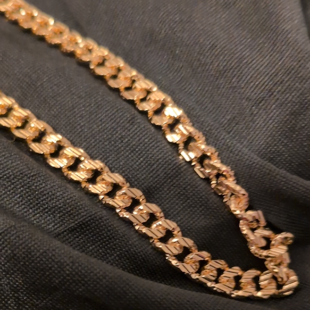 MAYAMAR Gold Curb Chain Necklace - Picture 5 of 9
